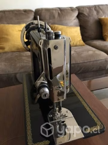 Máquina de coser antigua WERTHEIM
