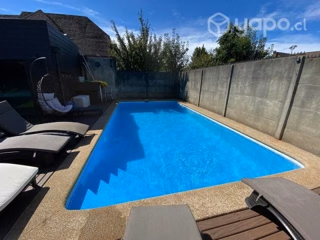 Casa con piscina sector El Bosque