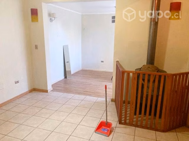 Amplia Casa En Condominio Con Excelente Ubicación - Imagen 3