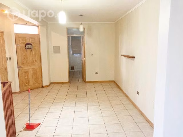 Amplia Casa En Condominio Con Excelente Ubicación - Imagen 2