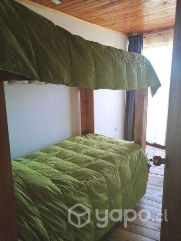 Hostal con camas, closet y mobiliario cocina - Imagen 7