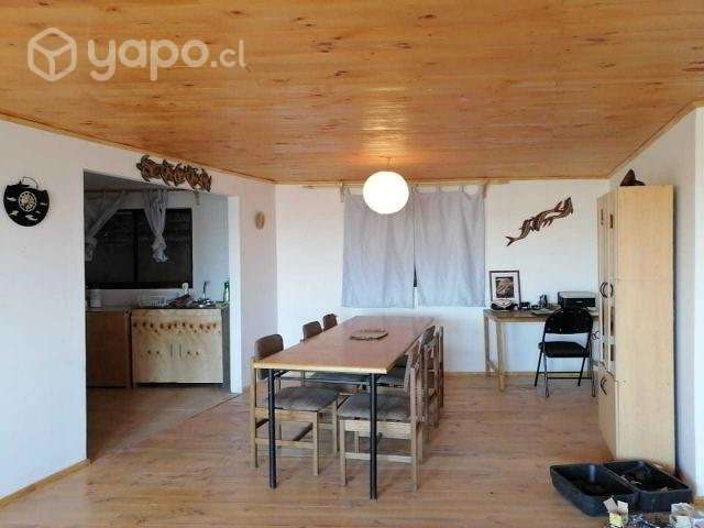 Hostal con camas, closet y mobiliario cocina - Imagen 4