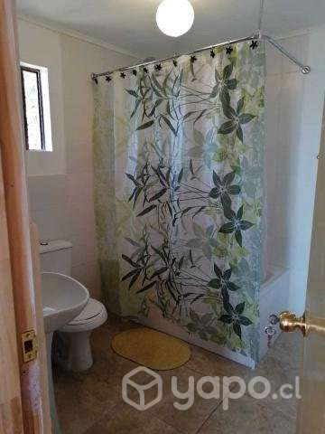 Hostal con camas, closet y mobiliario cocina - Imagen 9