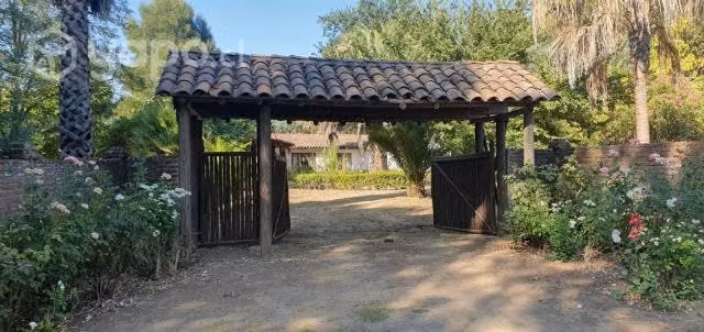 26 há + Casona de 1200m2, 10 baños, ideal Casa de Reposo