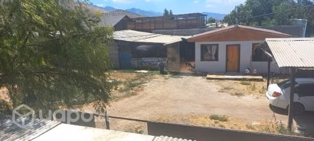 Se vende sitio con casas en noviciado