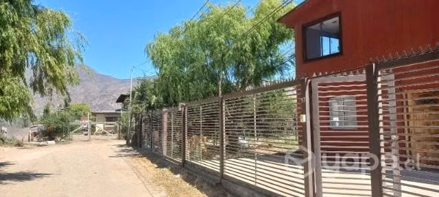 Se vende sitio con casas en noviciado