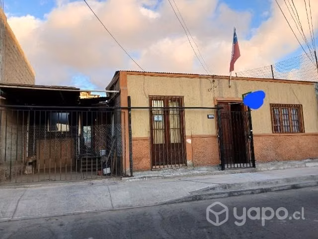 Se vende casa grande 11 metros de frente y 22 de f