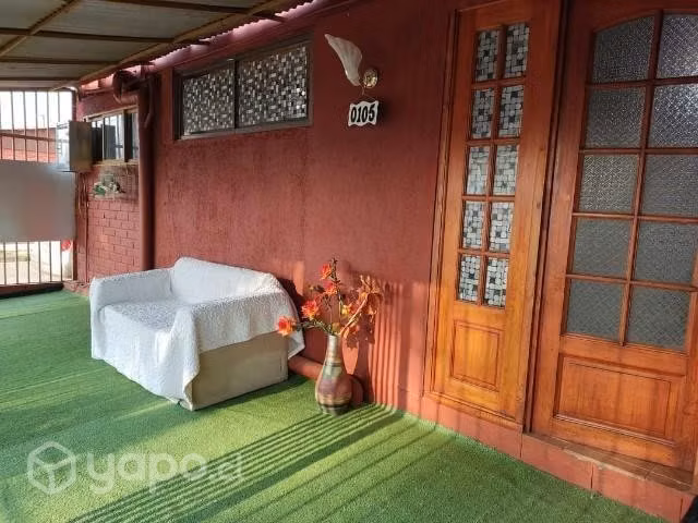 Casa esquina de dos pisos cerca d servicio basicos