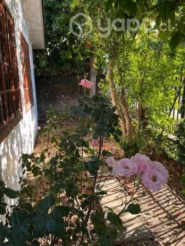 Casa esquina con amplio terreno