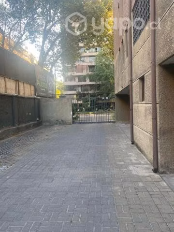 Arriendo estacionamiento los leones