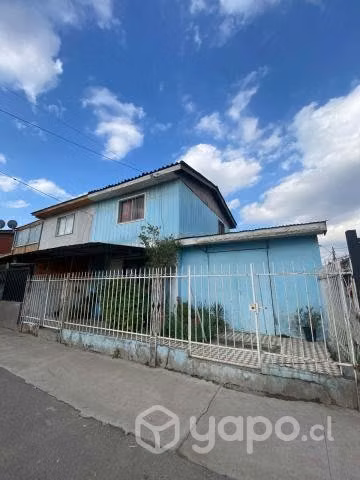 Casa de esquina en pasaje cerrado