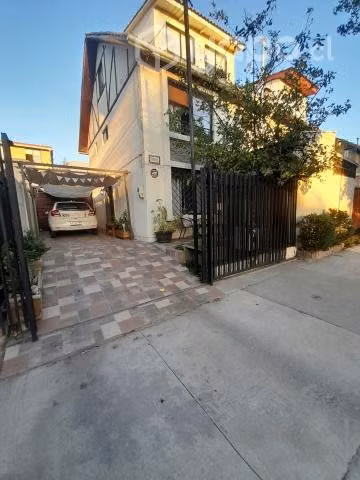 Hermosa casa 3 pisos con piscina