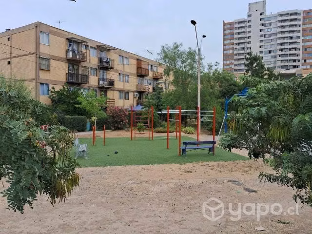 Vende departamento en frente al metro Macúl