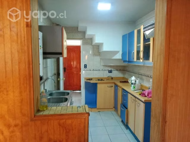 Casa 2 pisos en avenida