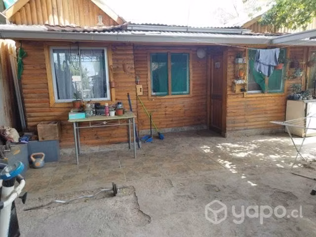 Casa solida con galpon y deptos interior