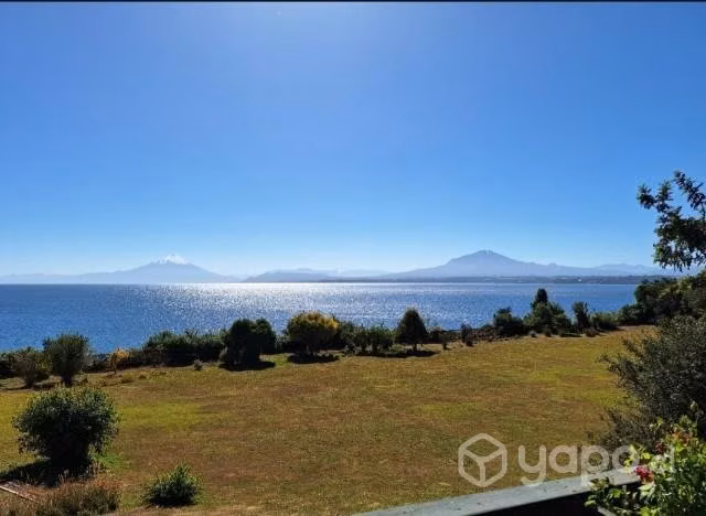 Casa orilla de lago vista volcanes