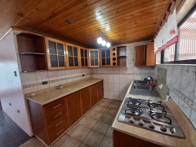 Vendo amplia casa sector el boldo