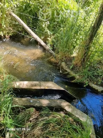 Parcelación con río y otras con regadío