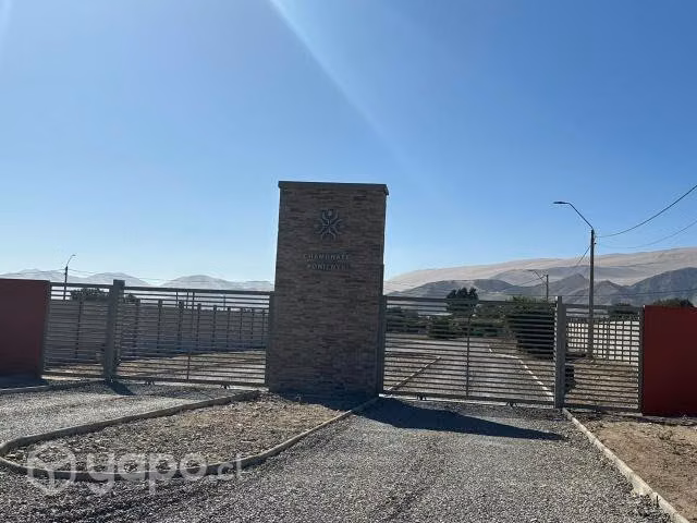 Se vende terreno en condominio Chamonate