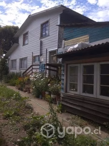 Se vende casa habitación 2 pisos con amplio patio