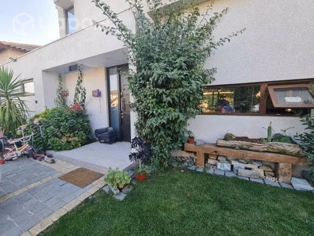 Casa mediterranea en condominio con seguridad 24/7