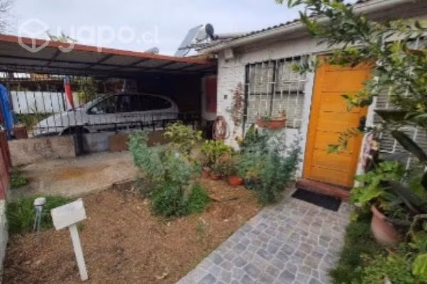 Casa con patio, ubicada cercano a Hospital El Pino