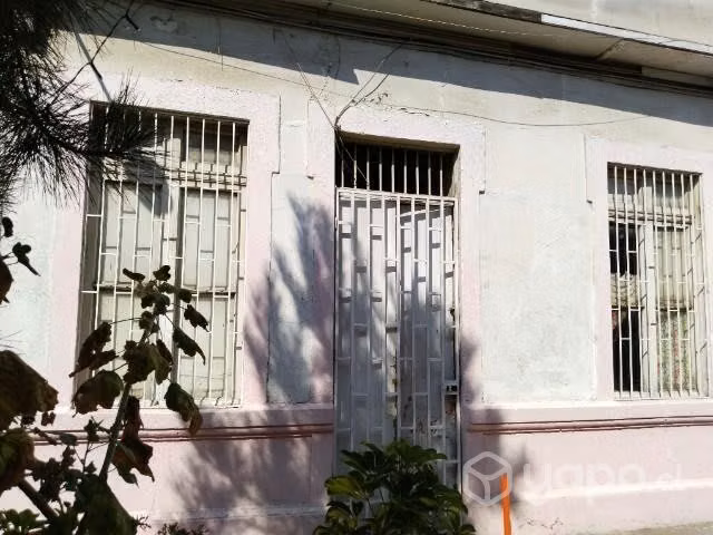Se arrienda mitad de casa en Santiago centro