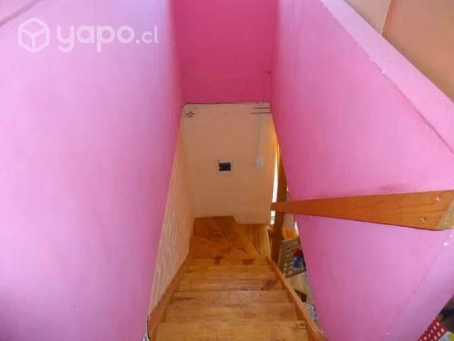Amplia casa de dos pisos con balcón - Parral