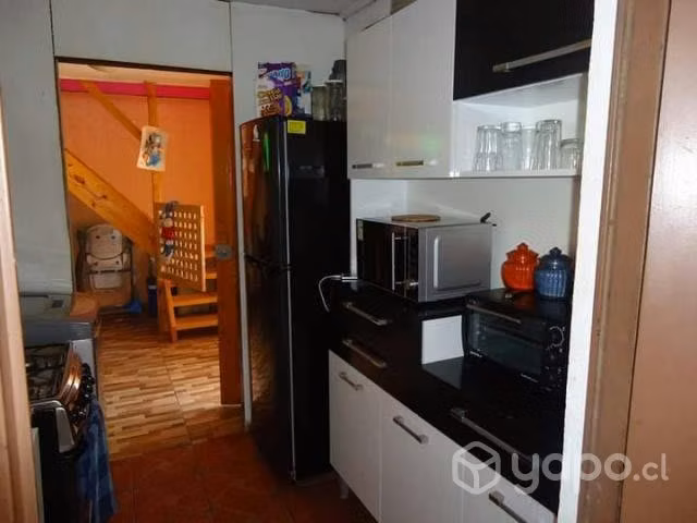 Amplia casa de dos pisos con balcón - Parral