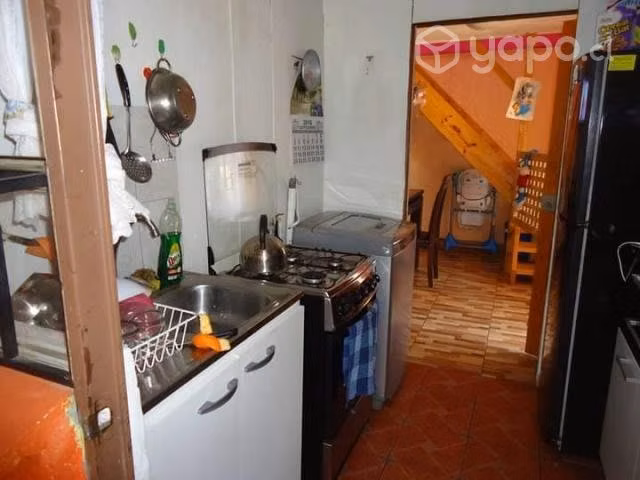 Amplia casa de dos pisos con balcón - Parral