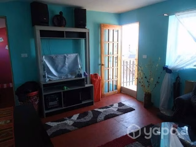 Amplia casa de dos pisos con balcón - Parral
