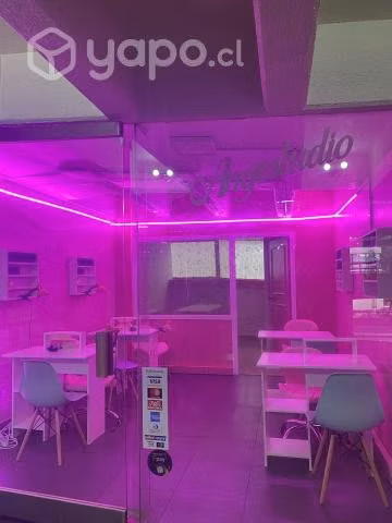 Se vende salon de belleza amoblado