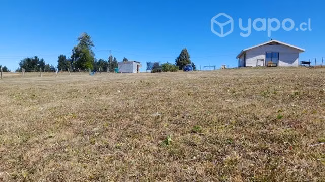 Se vende parcela con casa