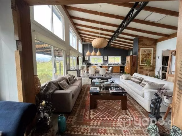 Casa en venta de 4 dorm. …