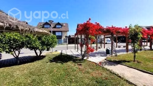 Hermosa casa 4D 3B 2E en condominio