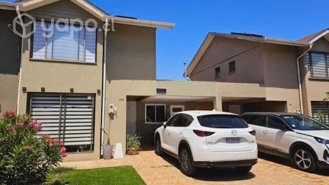 Hermosa casa 4D 3B 2E en condominio