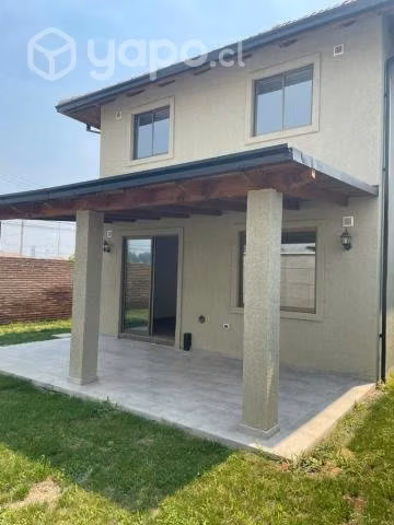 Vendo casa 2 pisos Hacienda Esmeralda