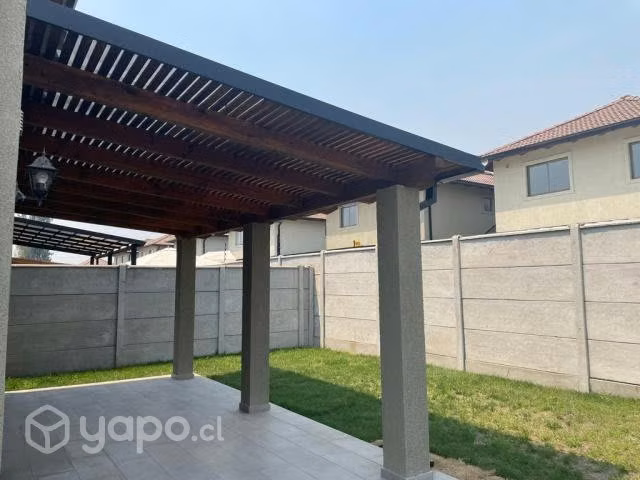 Vendo casa 2 pisos Hacienda Esmeralda