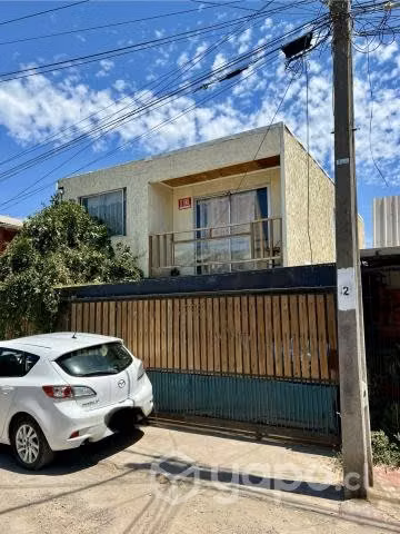 Se vende casa Grande y acogedora con 2 piso