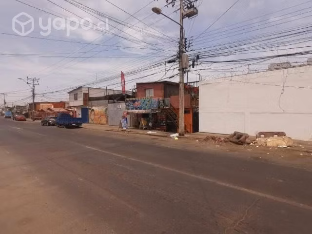 Se vende casa con local comercial calle iquique en