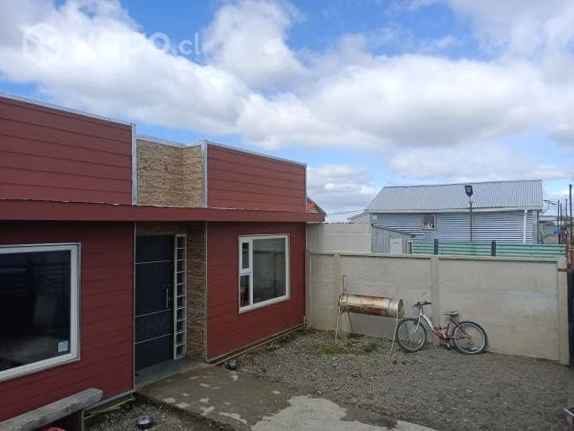 Vendo terreno con 2 casas