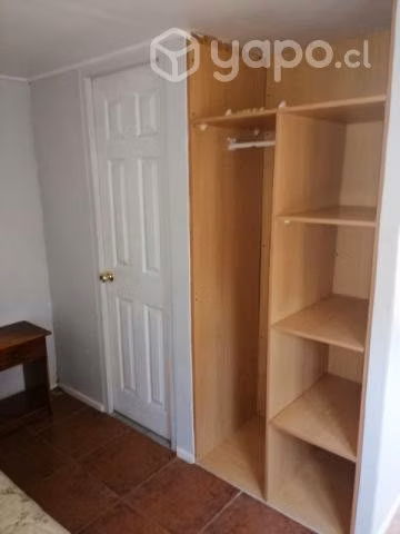Pieza con entrada independiente y baño privado