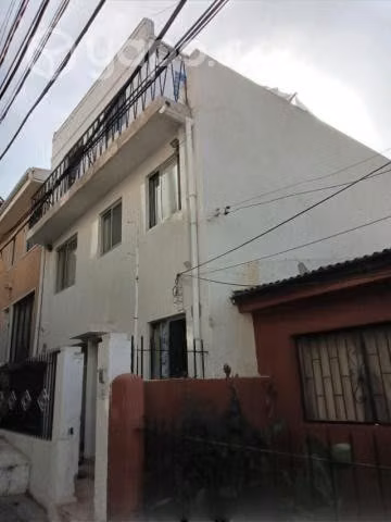 Se arrienda habitacion amoblada a estud Univers,