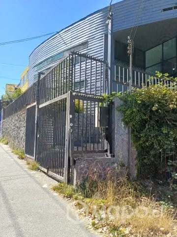 Edificio con Oficinas Egaña
