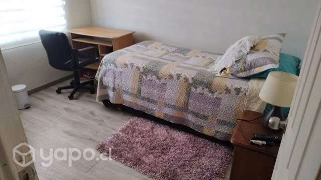 Casa de familia arrienda a estudiante pieza amobla