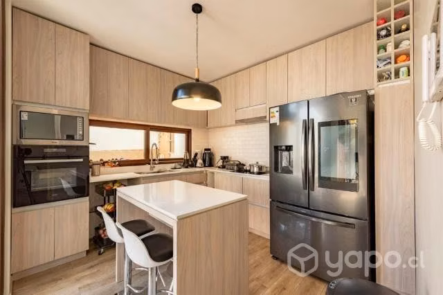 Casa 2 pisos , condominio privado, la reina