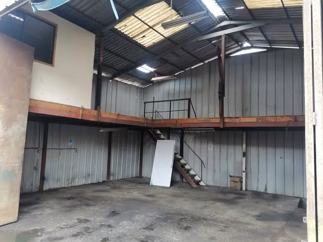 Galpón / Taller mecánico / Bodega / Local