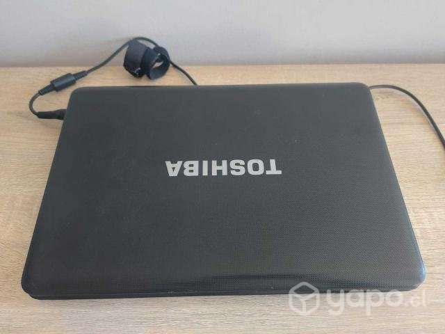 Notebook Toshiba con detalle en pantalla - Imagen 4