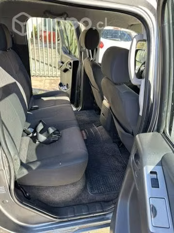 Se vende Nissan Navara 2.5 turbo diésel automática