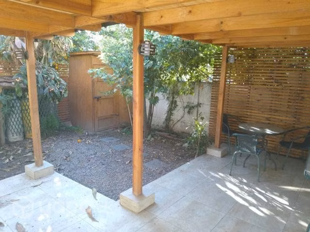 Casona 2 pisos 156m2 barrio cerrado en Macul